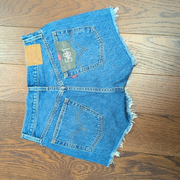 Levi's 501 -  Distressed Women's Shorts - Picture 6 of 6